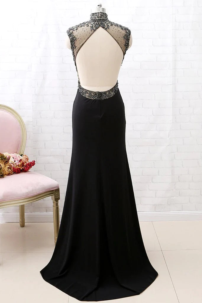 Vestido de fiesta de sirena con cuello alto, cuentas y abertura